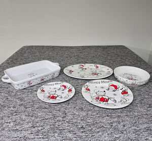 Disney Mickey Mouse Christmas Sketchbook 5-Piece Serving Set Zrike Ceramic